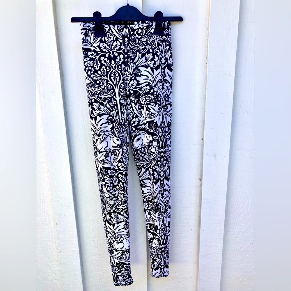 BlackMilk leggings size small (27-29 in waist and 36.5-39.5 in hip / US 6-8)